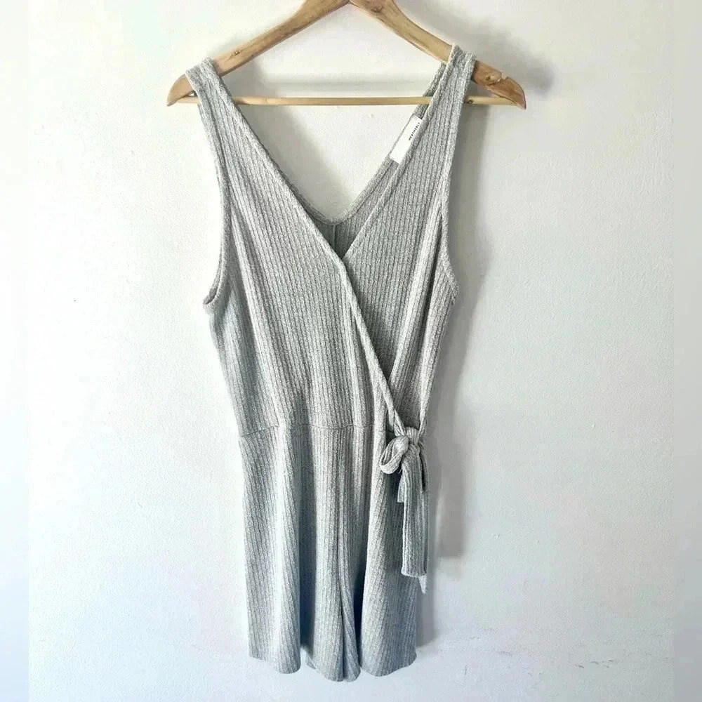 Heatherly Delia Faux Wrap Knit Gray‎ Sleeveless Ribbed Comfy Romper Size Medium